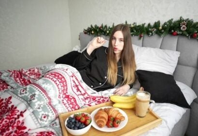Младший брат трахнул ее возбужденную пизду