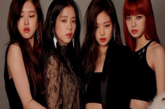 Когда они пошли петь, Girl Group Black Pink также пригласила друг друга пойти