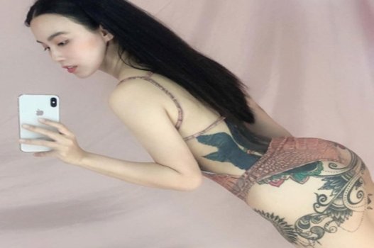 Коллектив Linh Miu с двумя большими картофелем